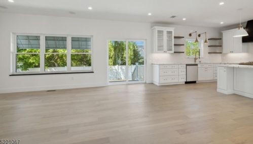 19 Grant Ave, East Hanover NJ  07936-2950 exterior