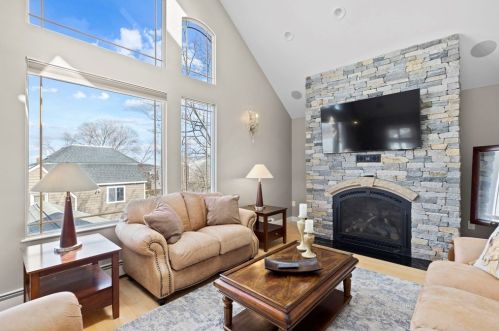 35 Monmouth St, Quincy MA 02171-1067 exterior