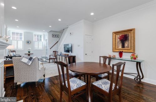 335 6 St, Philadelphia PA 19140-4560 exterior