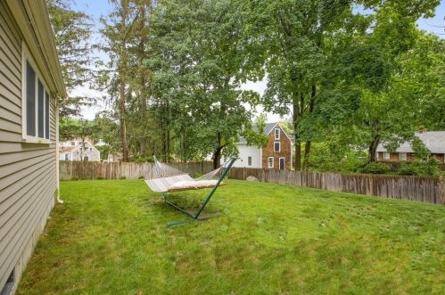 8 Merrymount Rd, Hingham MA 02043-4711 exterior