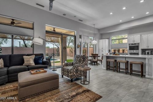 22424 48th St, Phoenix, AZ 85054-6192