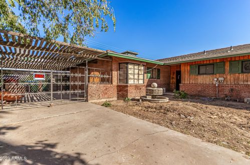 1332 Edgemont Ave, Phoenix AZ 85035-2212 exterior