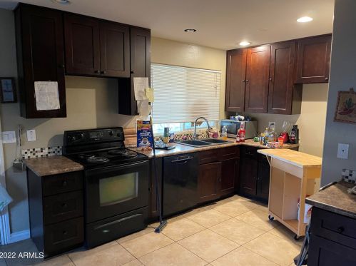 3837 Country Gables Dr, Phoenix AZ 85053-4561 exterior