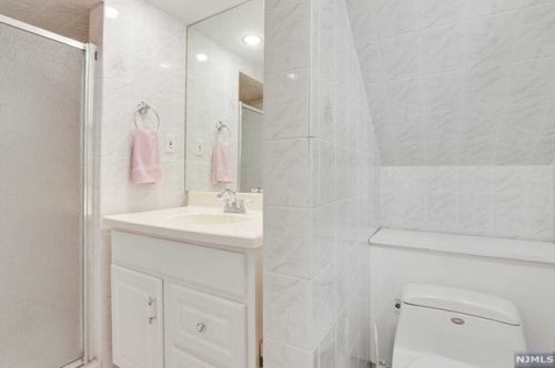 16 Argyle Pl, Kearny NJ 07032-2705 exterior