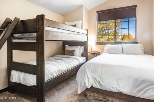 1390 Mdw Loop Rd, Park City UT 84098-5945 exterior