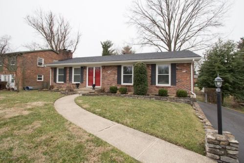 2714 Hounz Ln, Louisville, KY 40223-1250