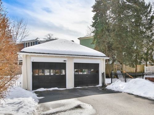 24 Walnut Pl, Newton MA 02460-1819 exterior