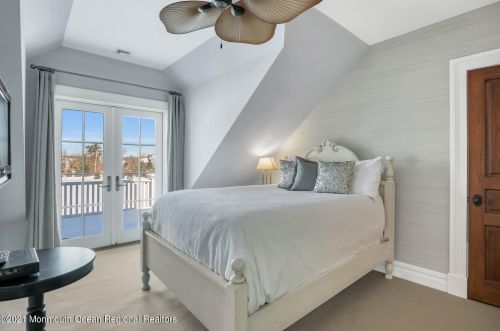 530 Little Silver Pt Rd, Little Silver NJ 07739-1736 exterior