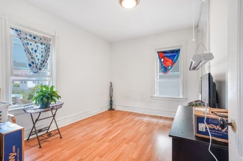 214 Cambridge St, Fall River MA 02721-2665 exterior