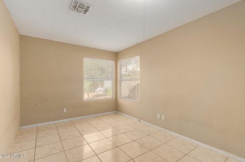 1102 Behrend Dr, Phoenix AZ 85050-3992 exterior