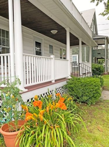 27 Capital St, Newton, MA 02458-1301