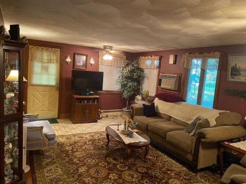 9 Summer St, North Reading, MA 01864-2027