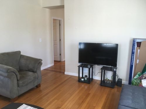 21 Pear St, Fall River MA 02720-5324 exterior