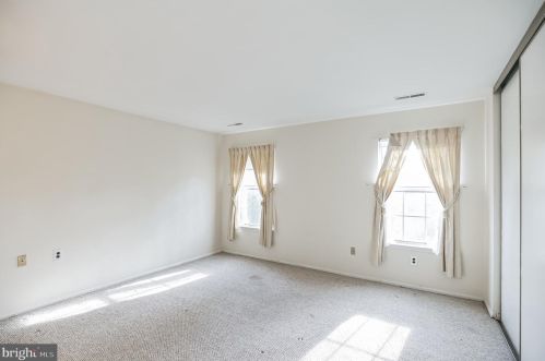 24 Lakebridge Dr, West Deptford NJ 08096-6718 exterior