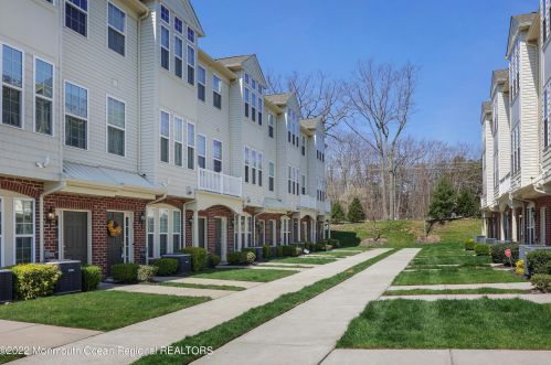 43 Jake Dr, Tinton Falls NJ  07712-7533 exterior