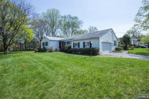 6 Oxford Pl, Cresskill NJ  07626-1625 exterior