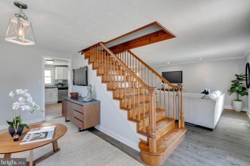 301 Lincoln Ave, West Deptford NJ  08066-1132 exterior