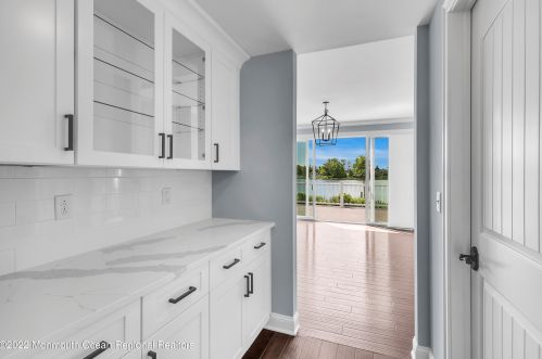 56 Rivers Edge Dr, Little Silver NJ 07739-1706 exterior