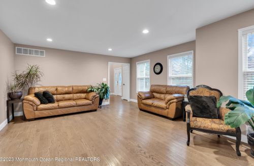 6 Pitney Ln, Jackson Twp NJ 08527-2933 exterior