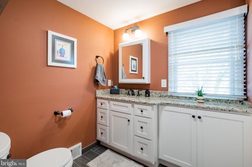 12 Beech Pl, West Deptford NJ 08096-3312 exterior