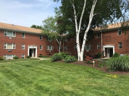 195 Regency Park Dr, Agawam, MA 01001-2261