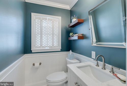 335 6 St, Philadelphia PA 19140-4560 exterior