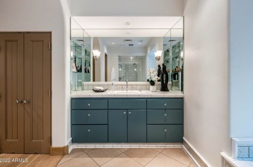 2020 Bethany Home Rd, Phoenix AZ 85014-2434 exterior