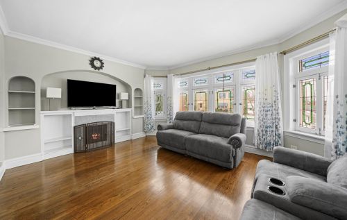 2126 Maple Ave, Forest View, IL 60402-1552