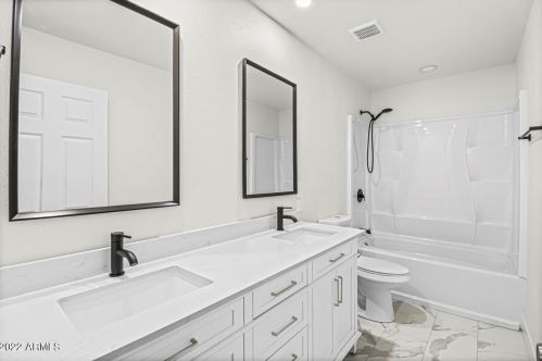 8219 25 St, Phoenix AZ 85042-7019 exterior