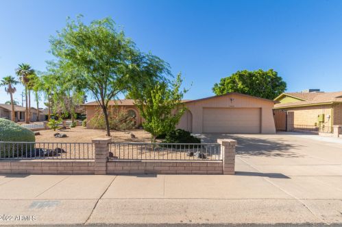 1826 Acoma Dr, Phoenix AZ 85032-4892 exterior