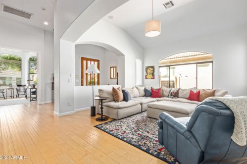 3013 50th St, Phoenix, AZ 85018-7966