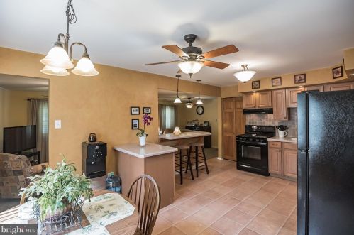 335 May Ave, West Deptford NJ 08096-1166 exterior