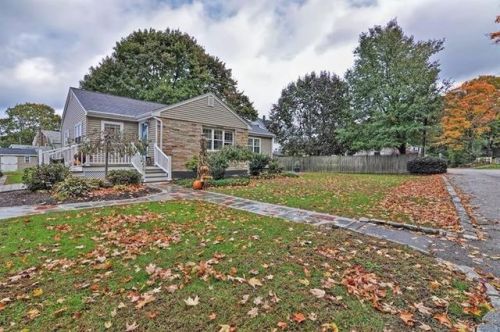 125 Sachem Rd, Needham, MA 02494-2136