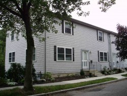 96 Pine St, Newton, MA 02466-1308