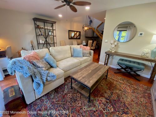 31 Ann Ct, Tinton Falls NJ  07724-3000 exterior