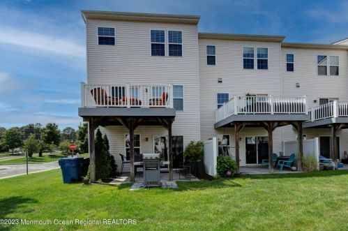 141 Kyle Dr, Tinton Falls NJ 07712-7536 exterior