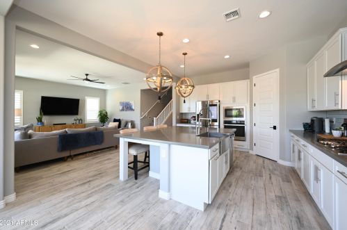 22029 33 Pl, Phoenix AZ 85018 exterior