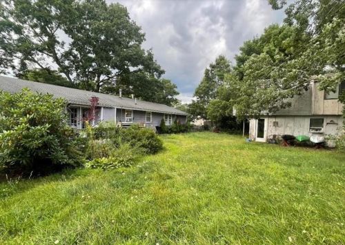 21 Camardo Dr, Wareham, MA 02571-1811