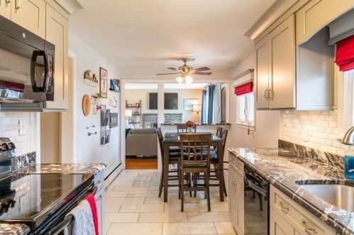 1088 Commercial St, Weymouth MA 02189-1632 exterior