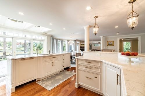 61 Brg St, Hingham MA 02061-2333 exterior