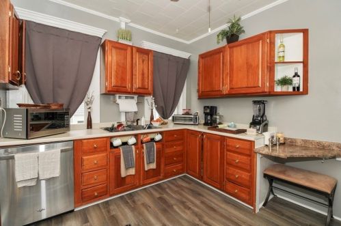 123 Locust St, New Bedford MA 02740-4506 exterior