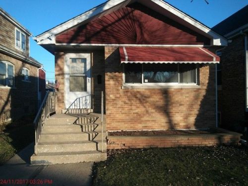 2713 Clinton Ave, Forest View, IL 60402-2567