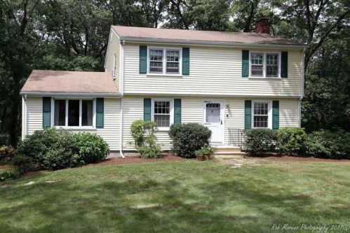 21 Arrowhead Rd, Topsfield MA  01983-1323 exterior