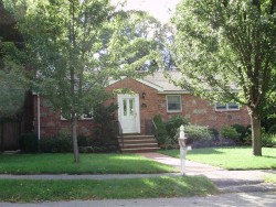 12 Bencliffe Cir, Newton, MA 02466-1101