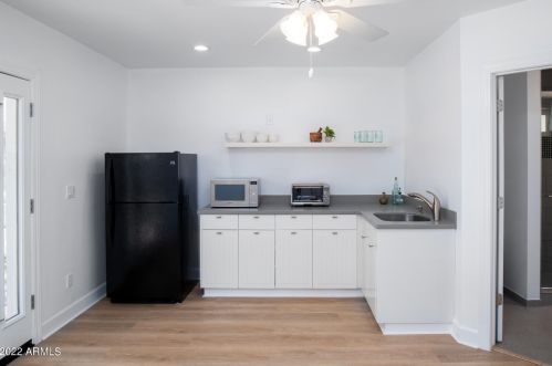 1242 Edgemont Ave, Phoenix AZ 85035-1735 exterior