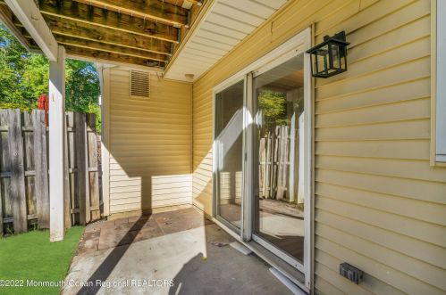 39 Colonial Ct, Jackson Twp NJ 08527-2264 exterior