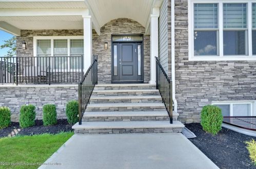 8 Royal Grove Dr, Jackson Twp, NJ 08527-5188