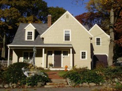 33 Manchester Rd, Newton, MA 02461-1120