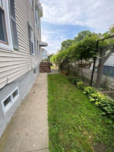 119 Division St, New Bedford MA 02744-1112 exterior