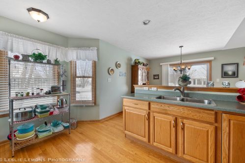 205 Maplewood Dr, Sycamore IL 60178-1154 exterior